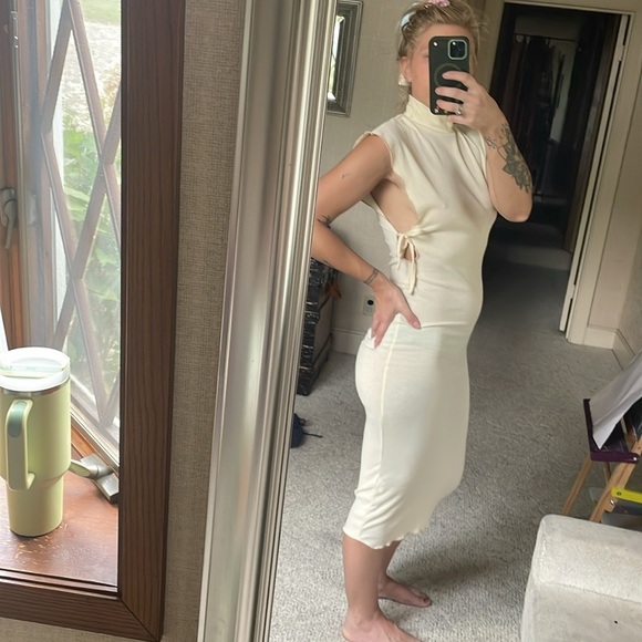 PrettyLittleThing Ribbed Pale Yellow Maxi Dress - Picture 12 of 12